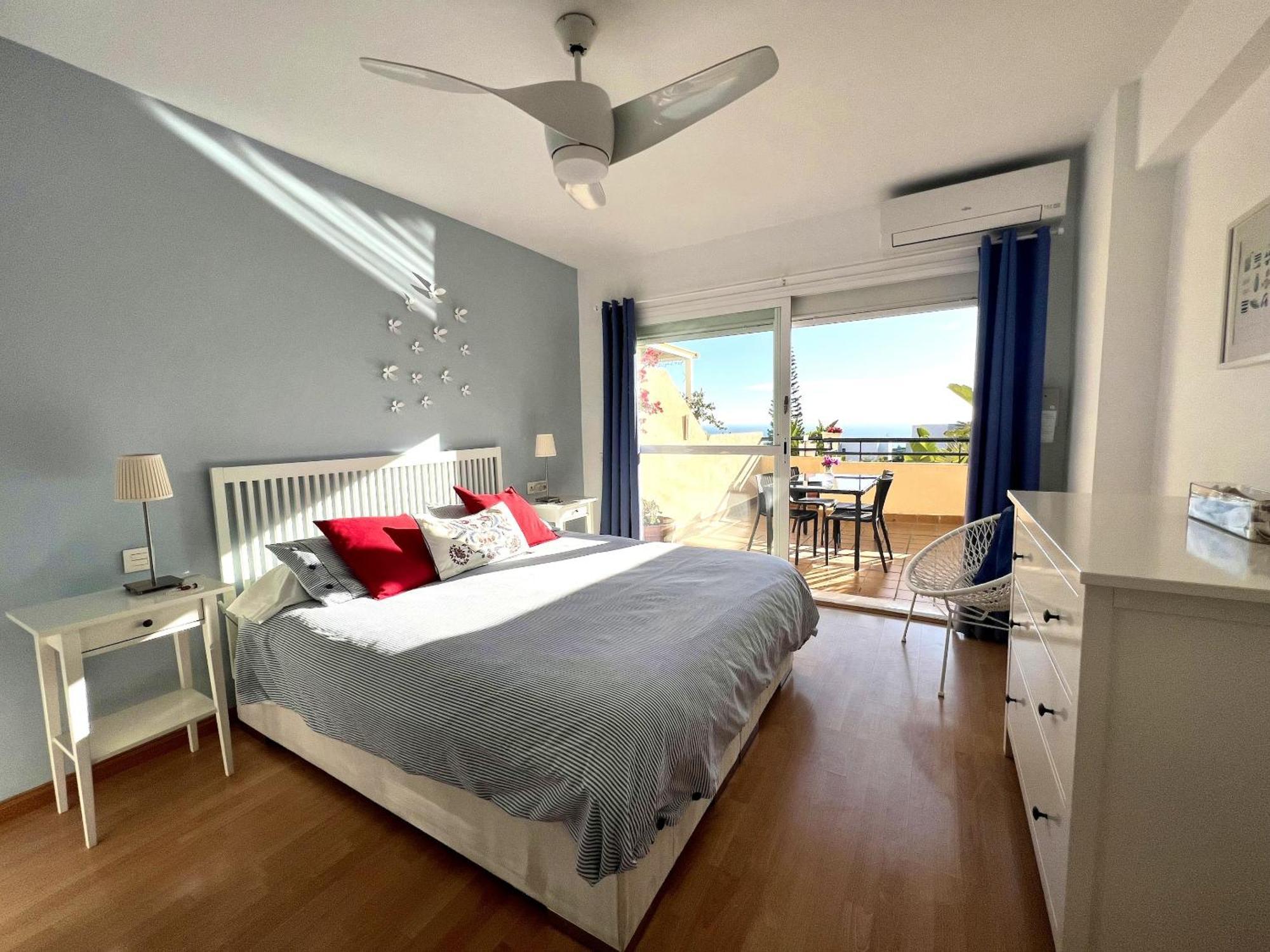 Elegant In 80 M² With Shared Pool Apartment